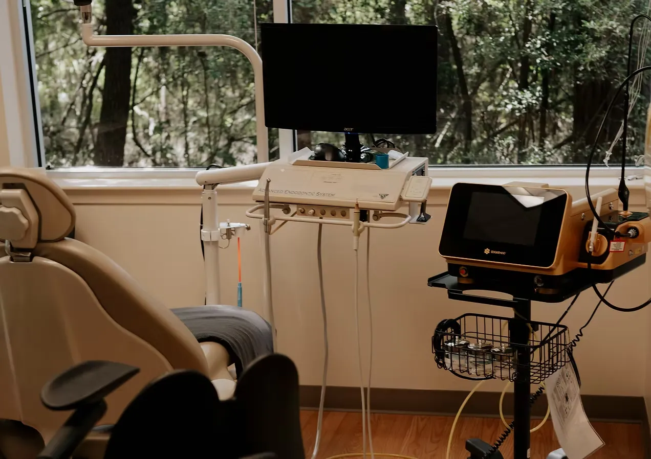 An endodontic operatory and instruments at Woodlands Endodontics